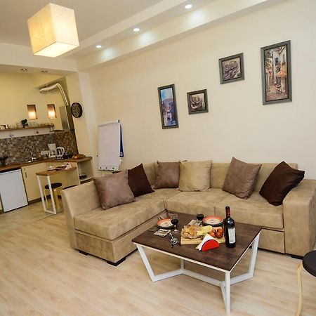 B-Lax Apartment Tbilisi Eksteriør billede